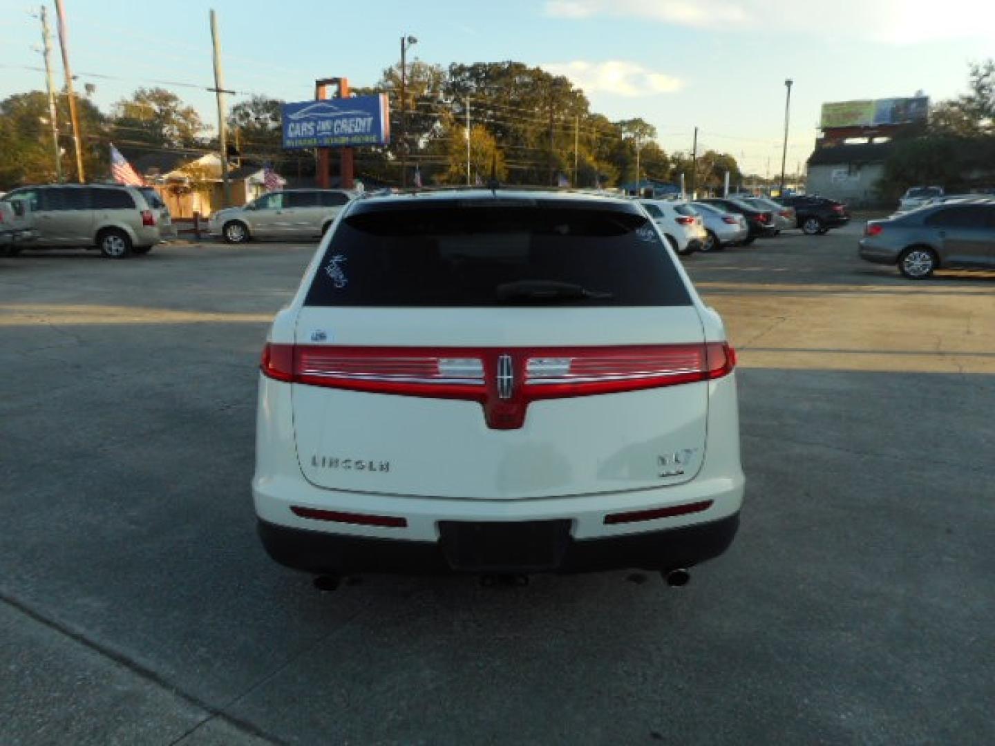 2013 WHITE LINCOLN MKT BASE (2LMHJ5AT1DB) , located at 10405 Abercorn Street, Savannah, GA, 31419, (912) 921-8965, 31.988262, -81.131760 - Photo#3